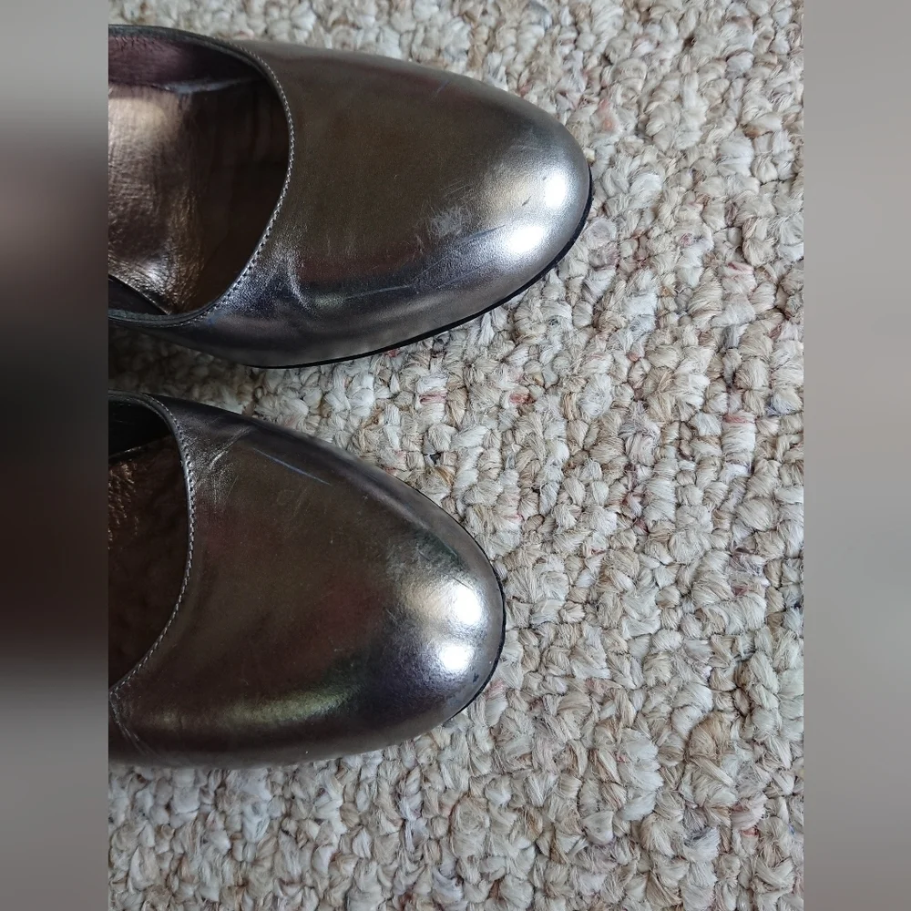 MaxMara Silver tone wedge Pumps size 7.5